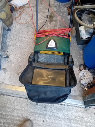 Scarifier lawn raker - scarifier,